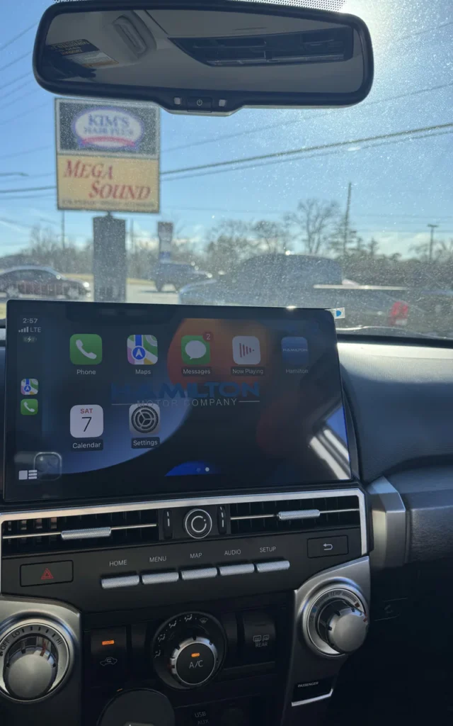 CarPlay interface displayed in a vehicle dashboard.
